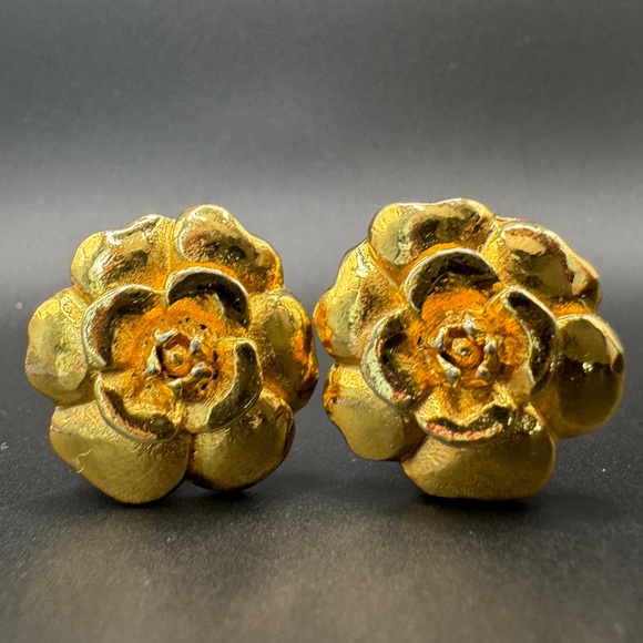 ‼️FINAL PRICE‼️LOT 1050 24K gold plated Chanel vintage clip ok earrings from 70s - Picture 7 of 7